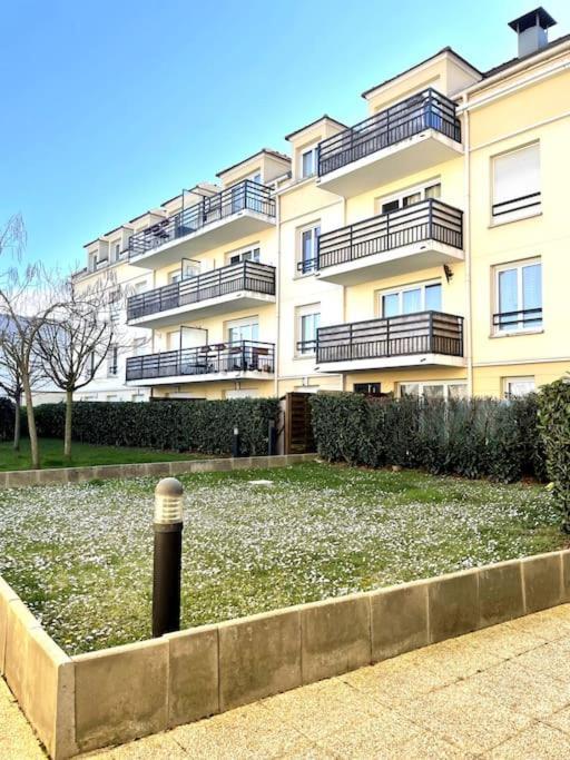 Grand F3 A 30Mn De Paris - Terrasse + Parking Prive Lejlighed Saint-Ouen-l'Aumone Eksteriør billede