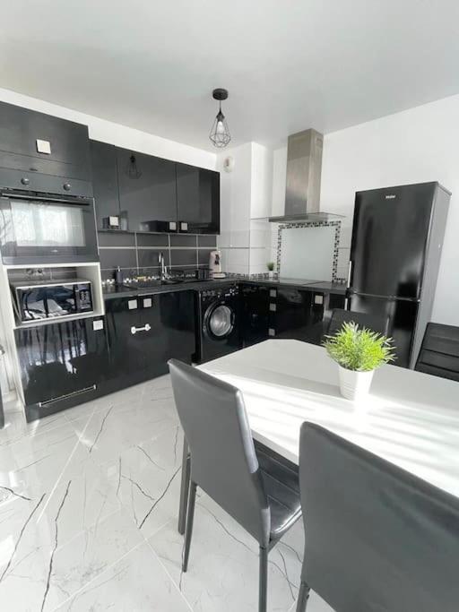 Grand F3 A 30Mn De Paris - Terrasse + Parking Prive Lejlighed Saint-Ouen-l'Aumone Eksteriør billede
